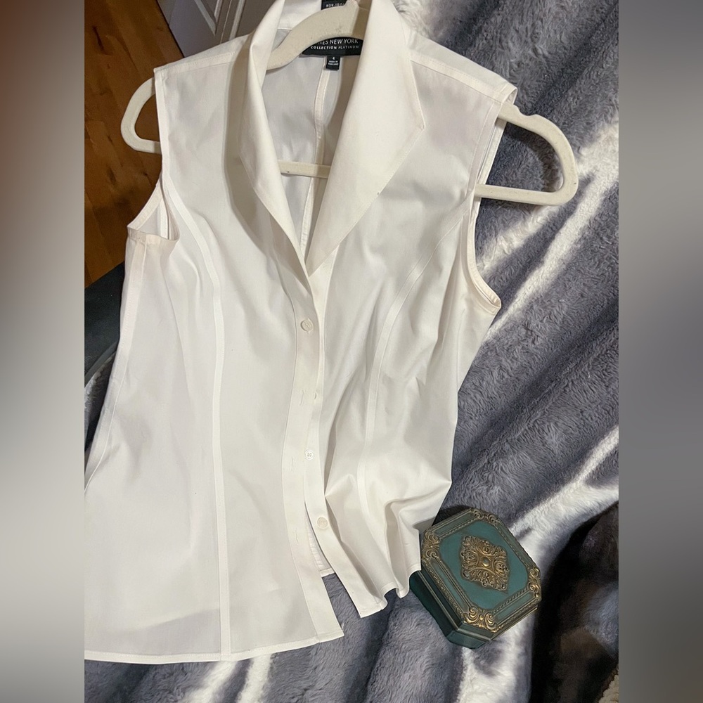 Jones New York Sleeveless White Button-Front Shirt